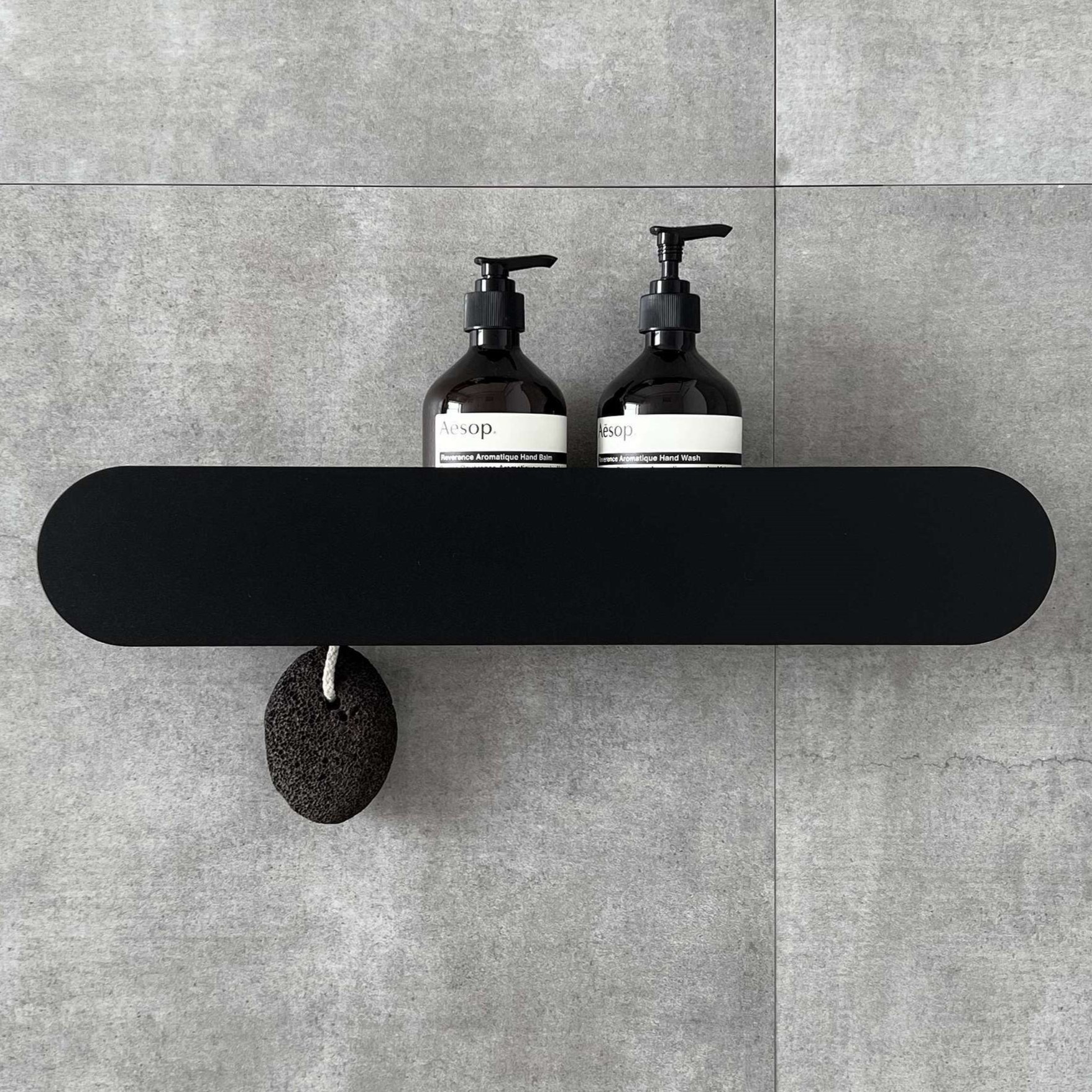  Полка с крючками Tezza Lava Disco 60 см (черный), крючки слева