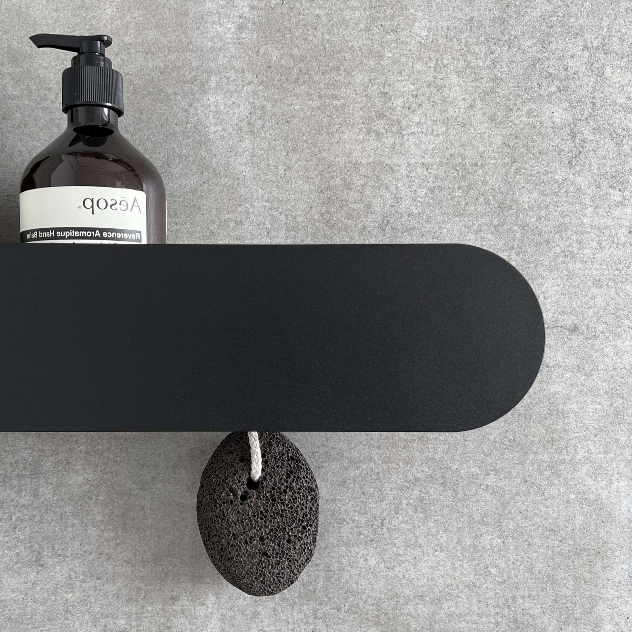  Полка с крючками Tezza Lava Disco 50 см (черный), крючки справа