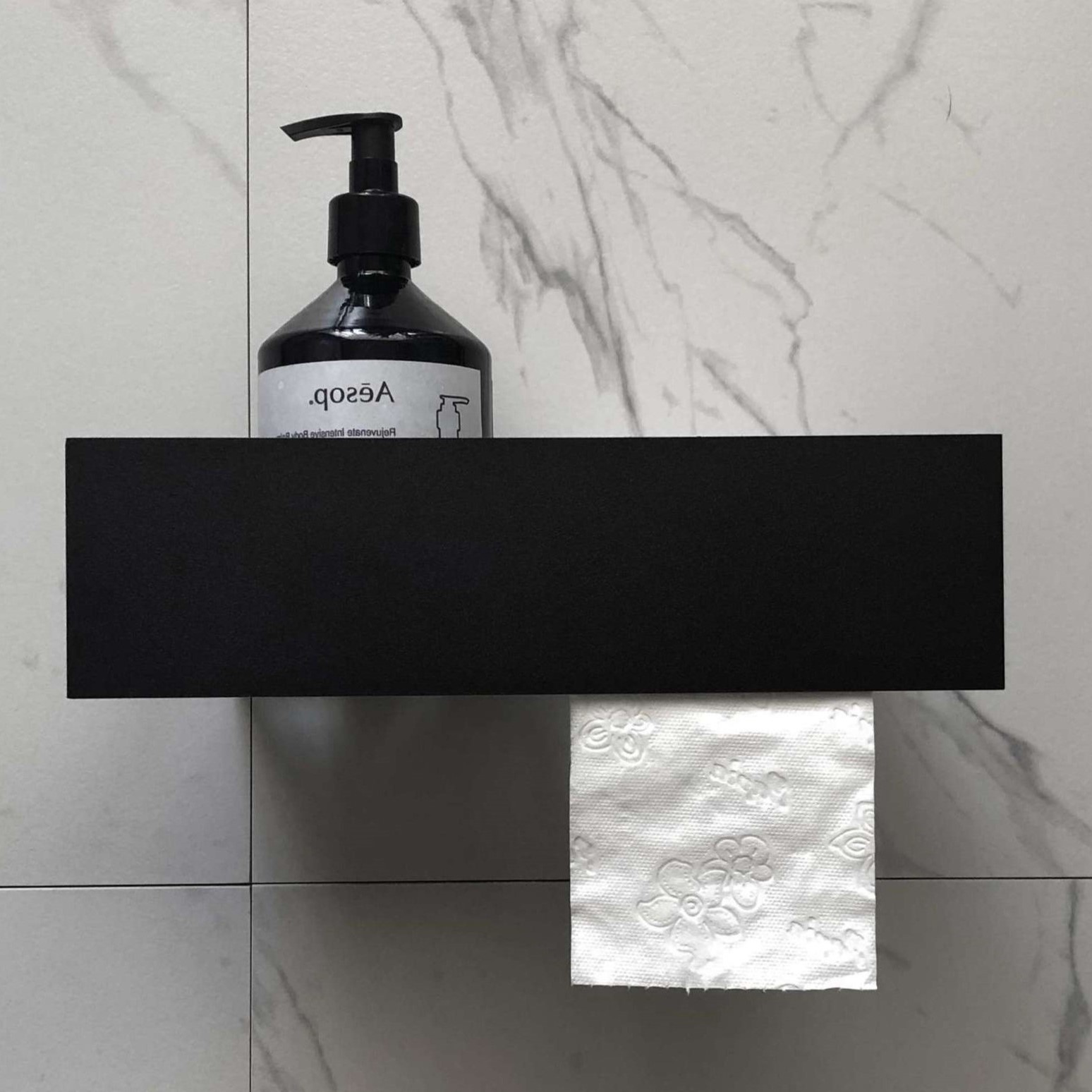 Бумагодержатель с полкой Tezza Rollo (черный), бумага справа