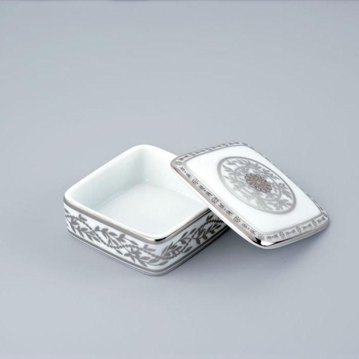 Коробка для таблеток керамическая 5.5x5.5 см. Marquise platinum decor A7G-A02-4617 (белый, платина)