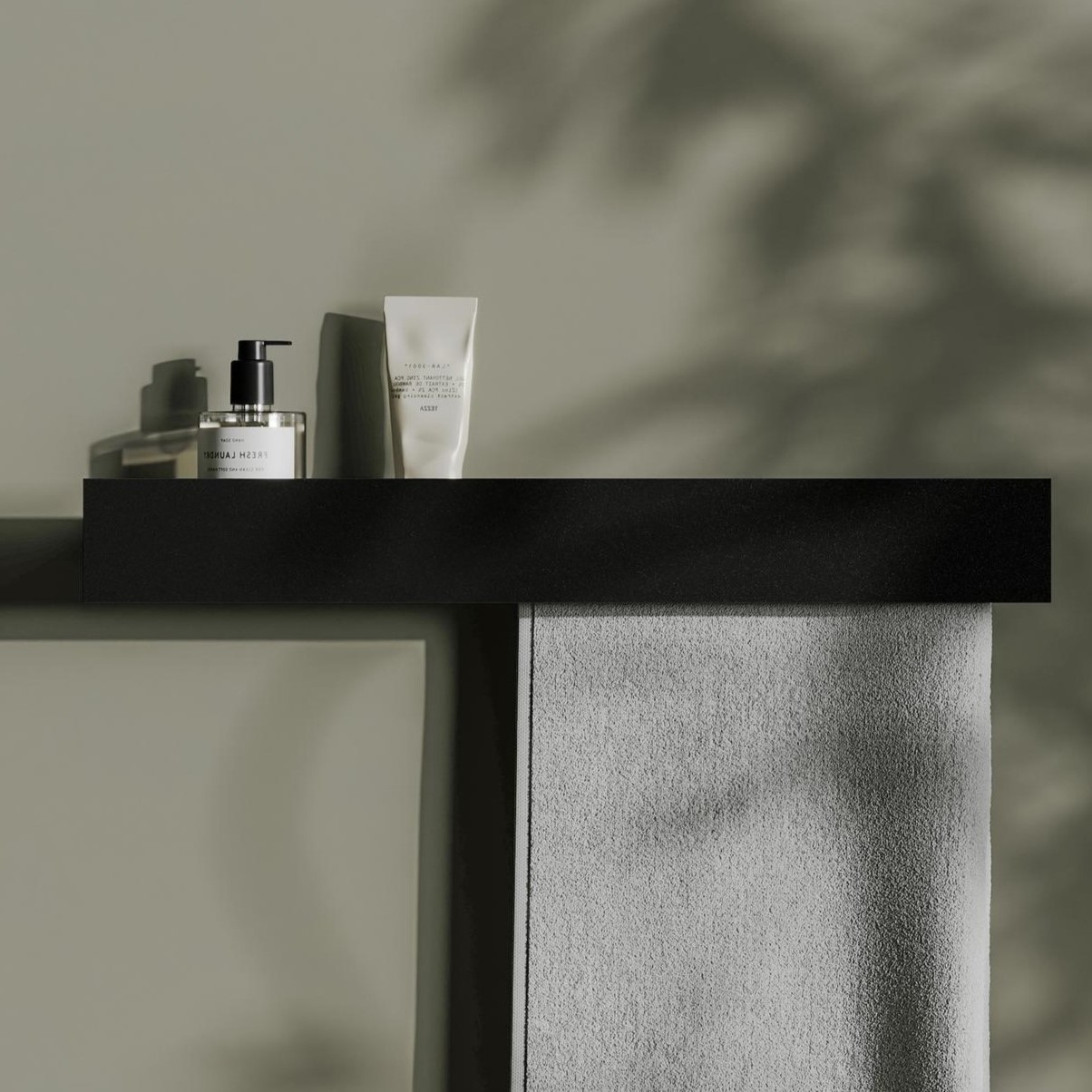 Полка со штангой Tezza Дуэ 120 см (черный), полотенце справа