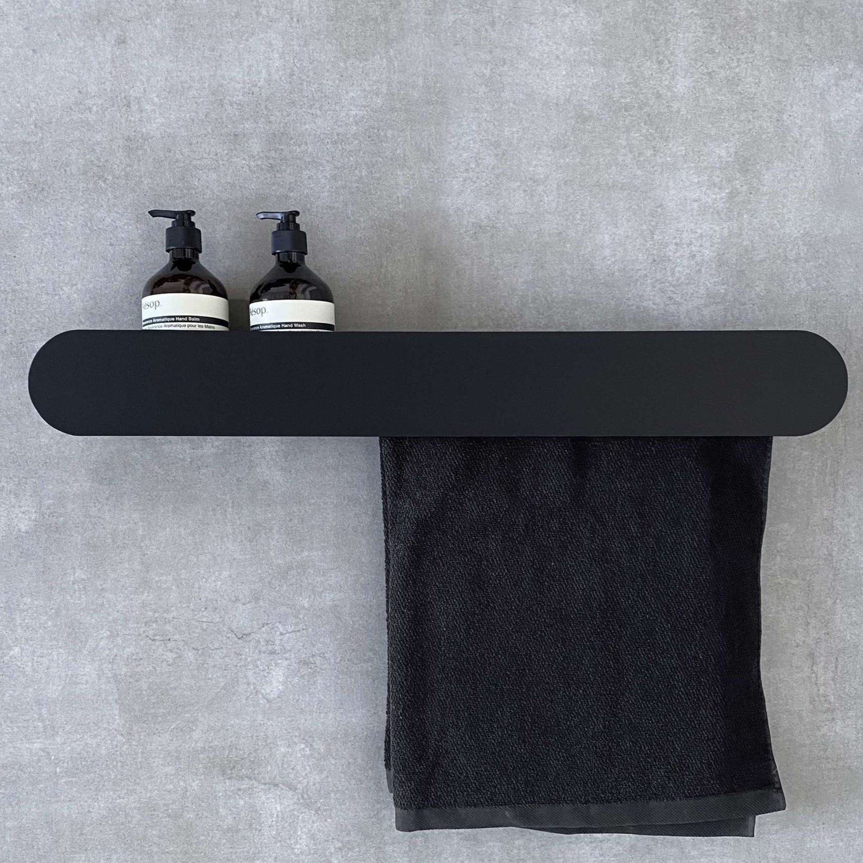 Полка со штангой Tezza Due Disco 100 см (черный), полотенцедержатель справа
