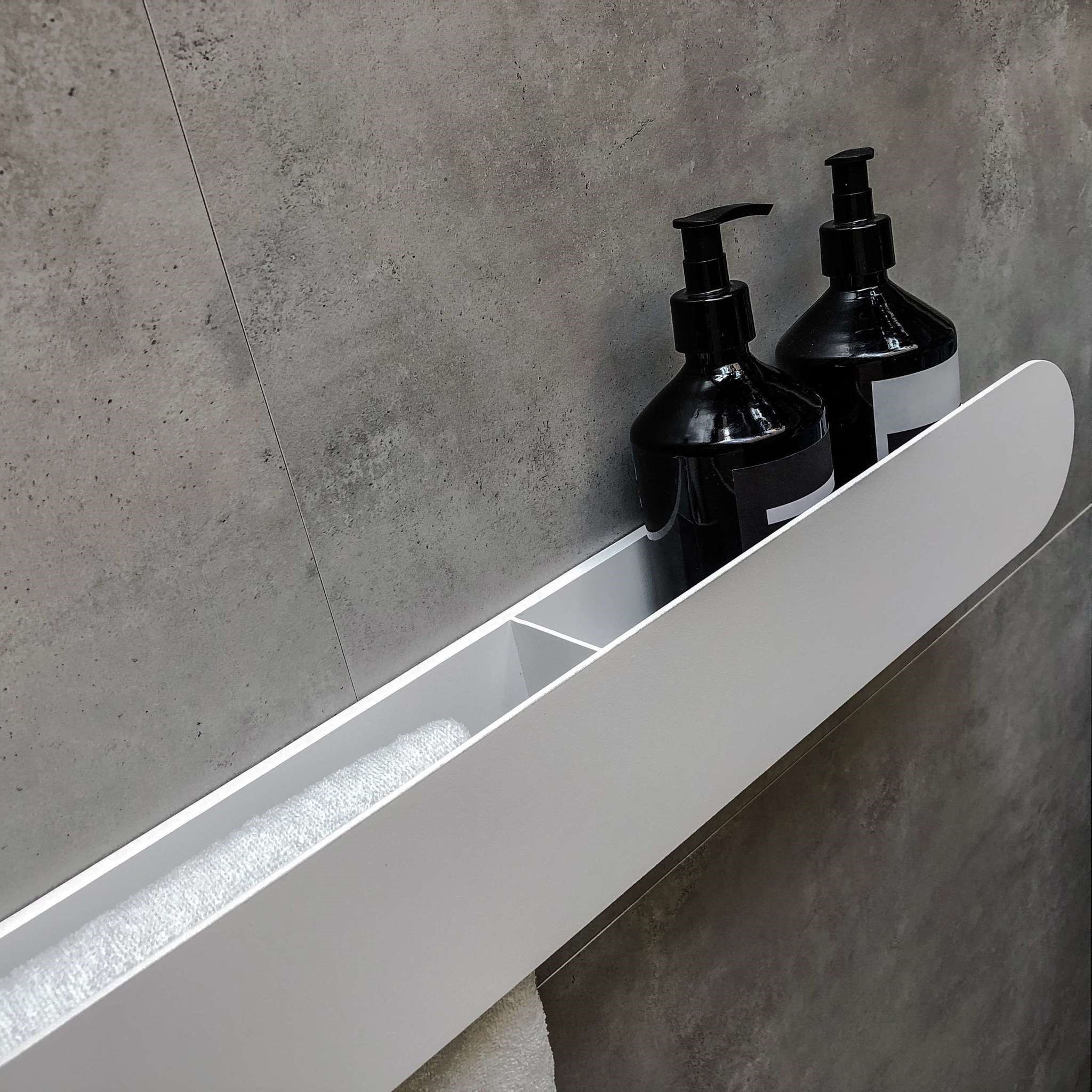 Полка со штангой Tezza Due Disco 70 см (белый), полотенцедержатель слева