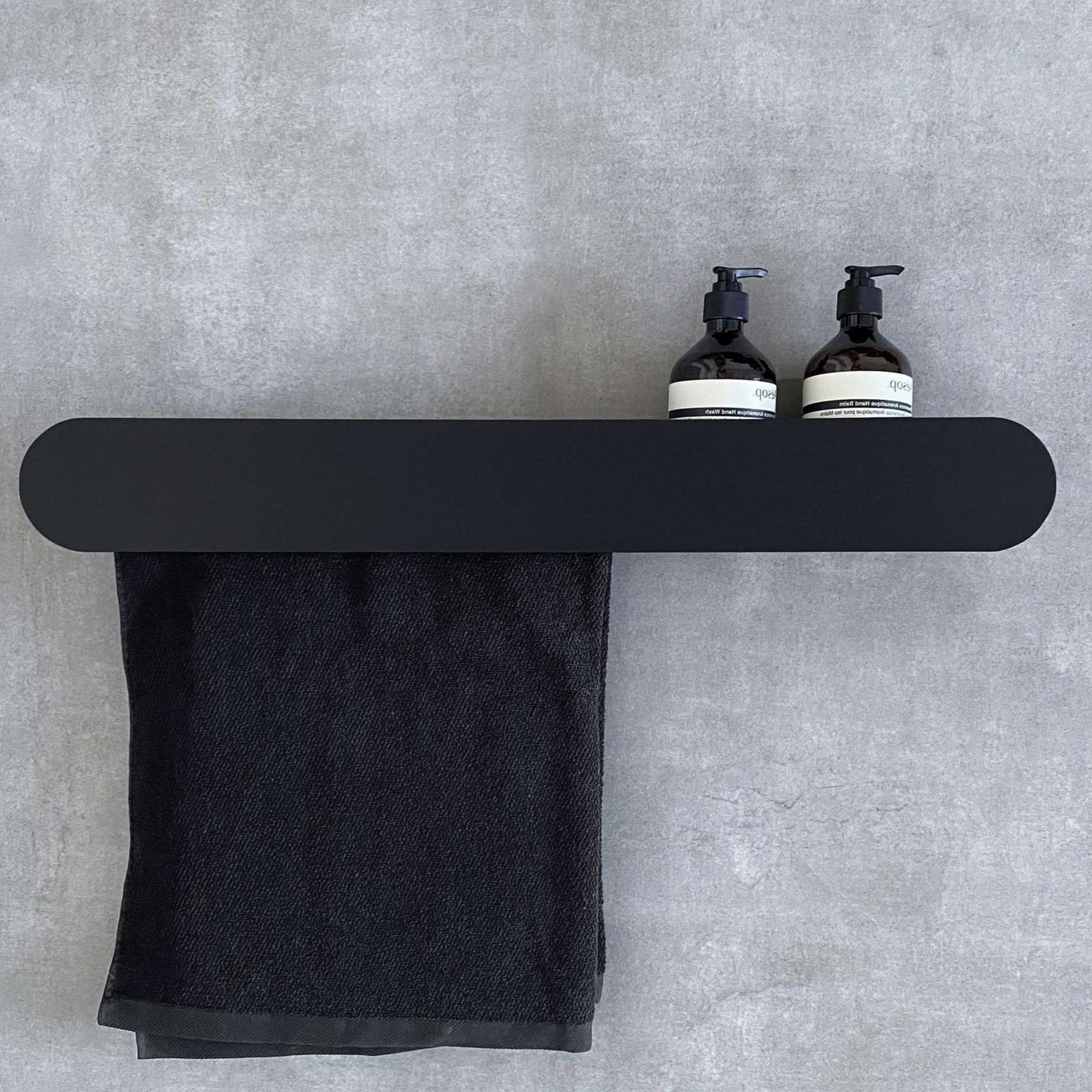 Полка со штангой Tezza Due Disco 70 см (черный), полотенцедержатель слева