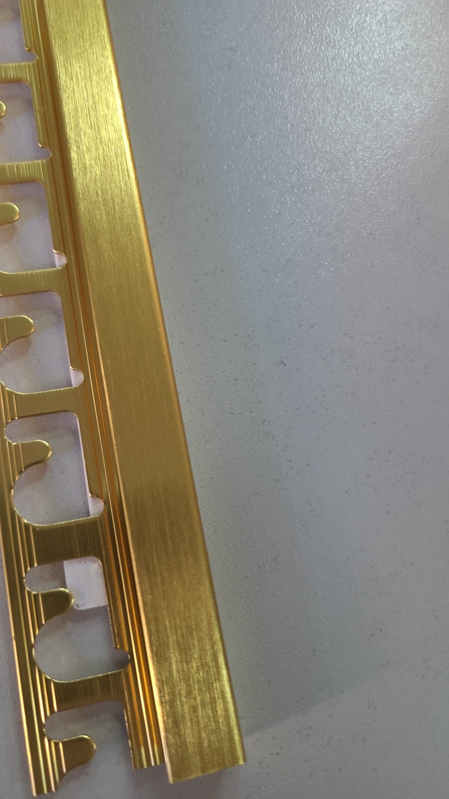 Профиль Progress Profiles Projolly Square PJQSBOS 08 2.7 м. (золото), крацованный