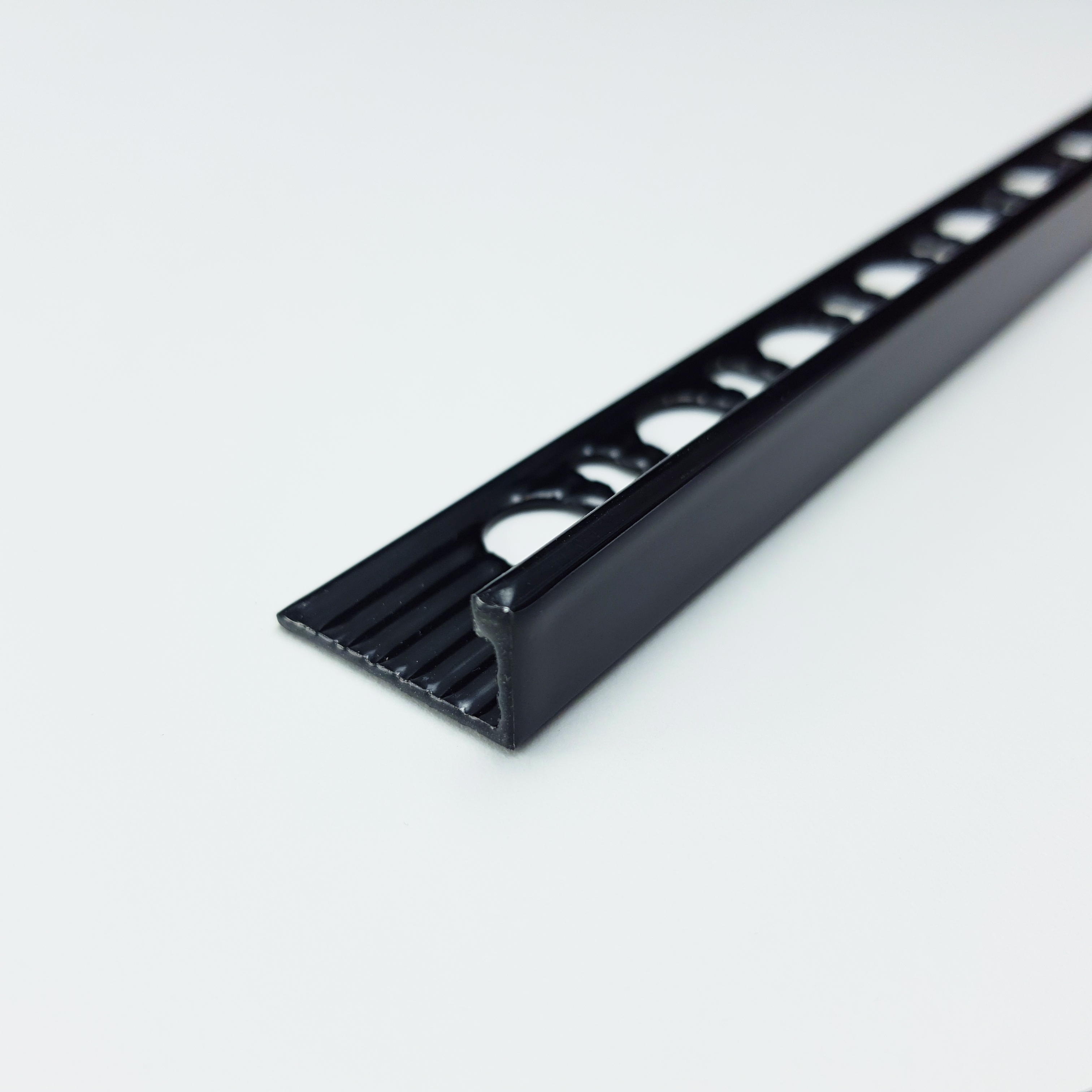 Профиль Progress Profiles Proterminal PTA 10-11 2.7 м. (черный), окрашенный