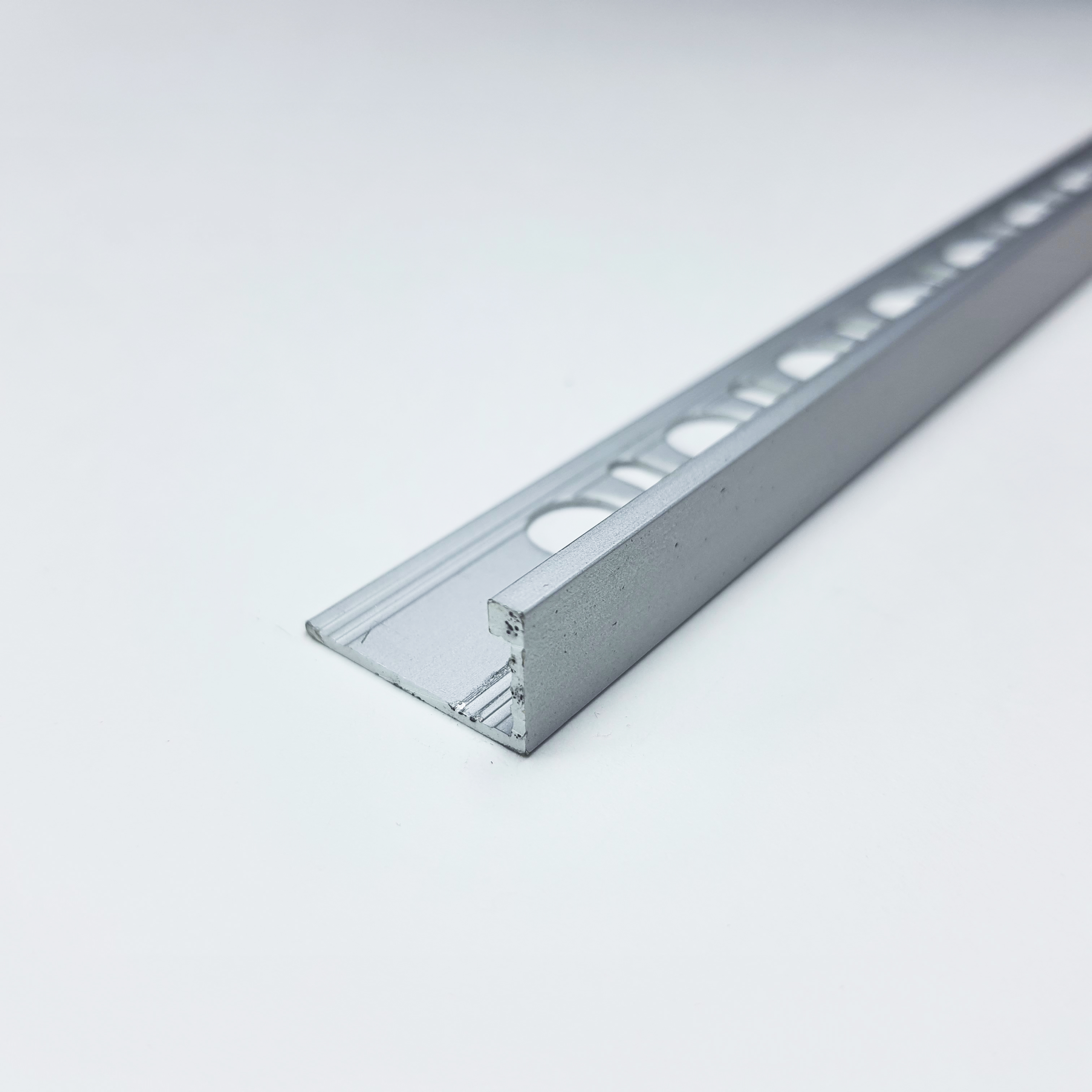 Профиль Progress Profiles Proterminal PTAA 03 2.7 м. (серебро), матовый