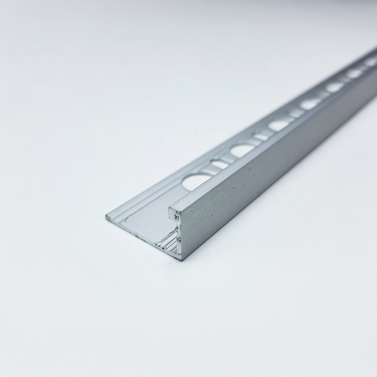 Профиль Progress Profiles Proterminal PTAA 06 2.7 м. (серебро), матовый