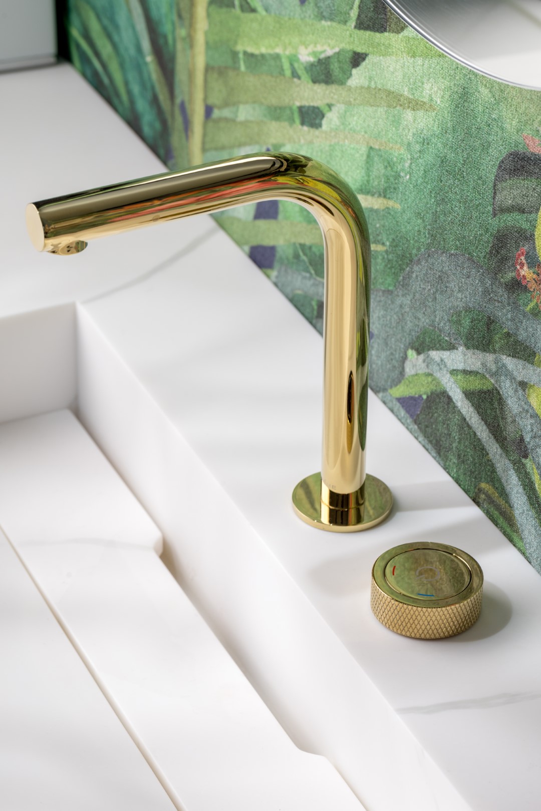 Смеситель для раковины автоматический Boheme Tech 158-G (золотой), без донного клапана