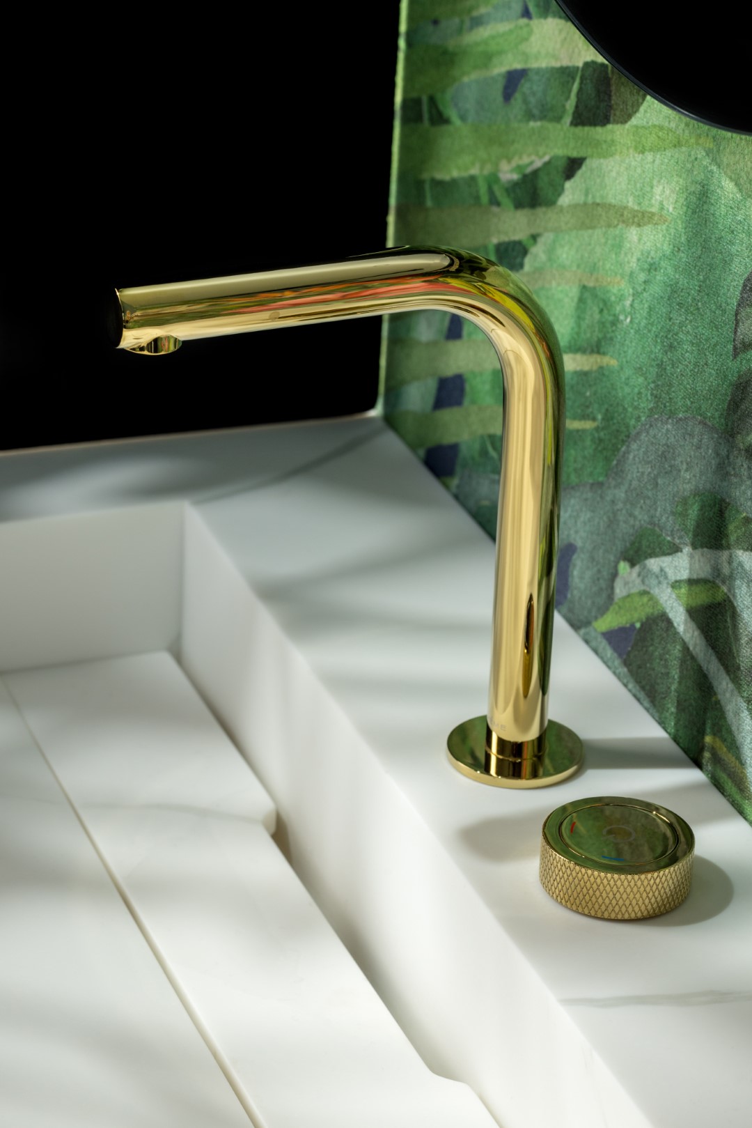 Смеситель для раковины автоматический Boheme Tech 158-G (золотой), без донного клапана