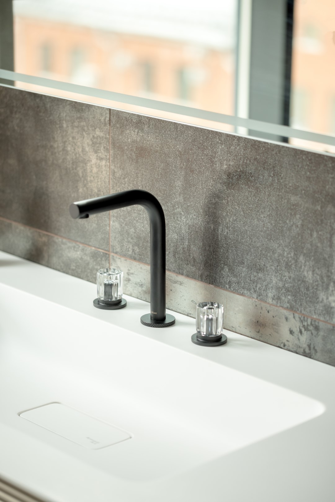 Смеситель для раковины Boheme Elegante 152-B-EL (черный матовый), без донного клапана