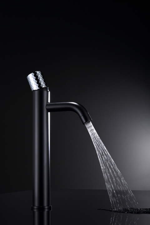 Смеситель для раковины Boheme Stick Diamond 122-BCR (хром, черный матовый), без донного клапана