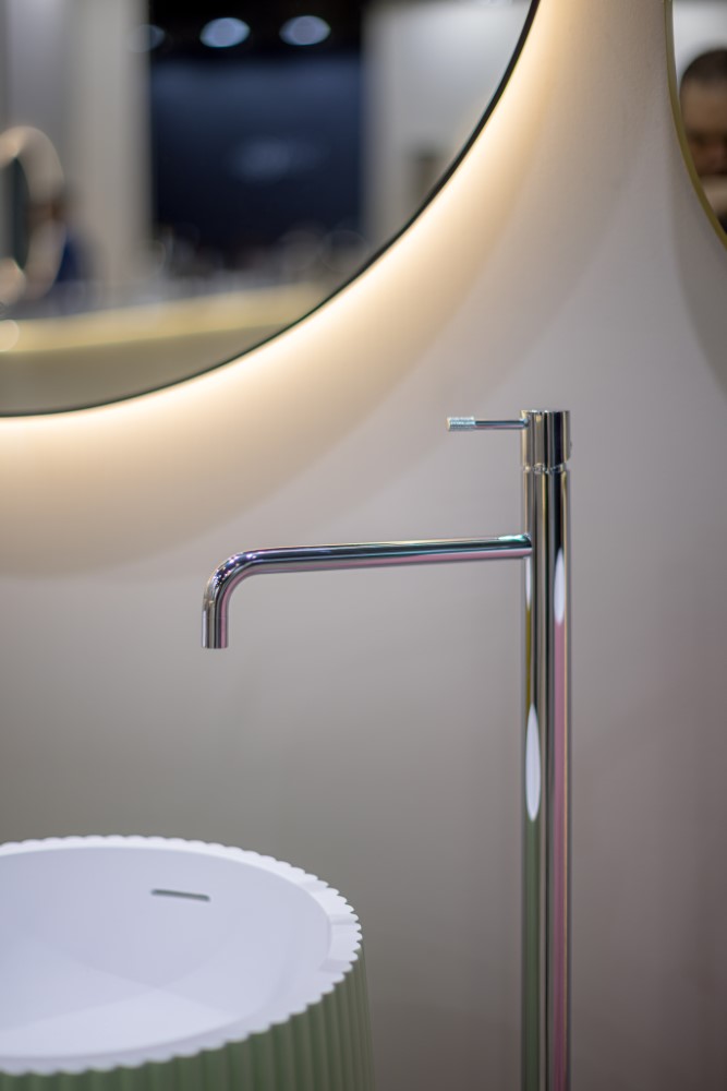 Смеситель для раковины напольный Boheme Uno 107-CR (хром)