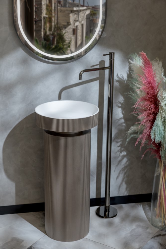 Смеситель для раковины напольный Boheme Uno 107-SGM (оружейный металл глянцевый)