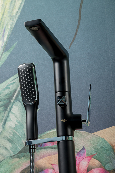 Смеситель для ванны напольный Boheme Venturo 379-B (хром, черный матовый)