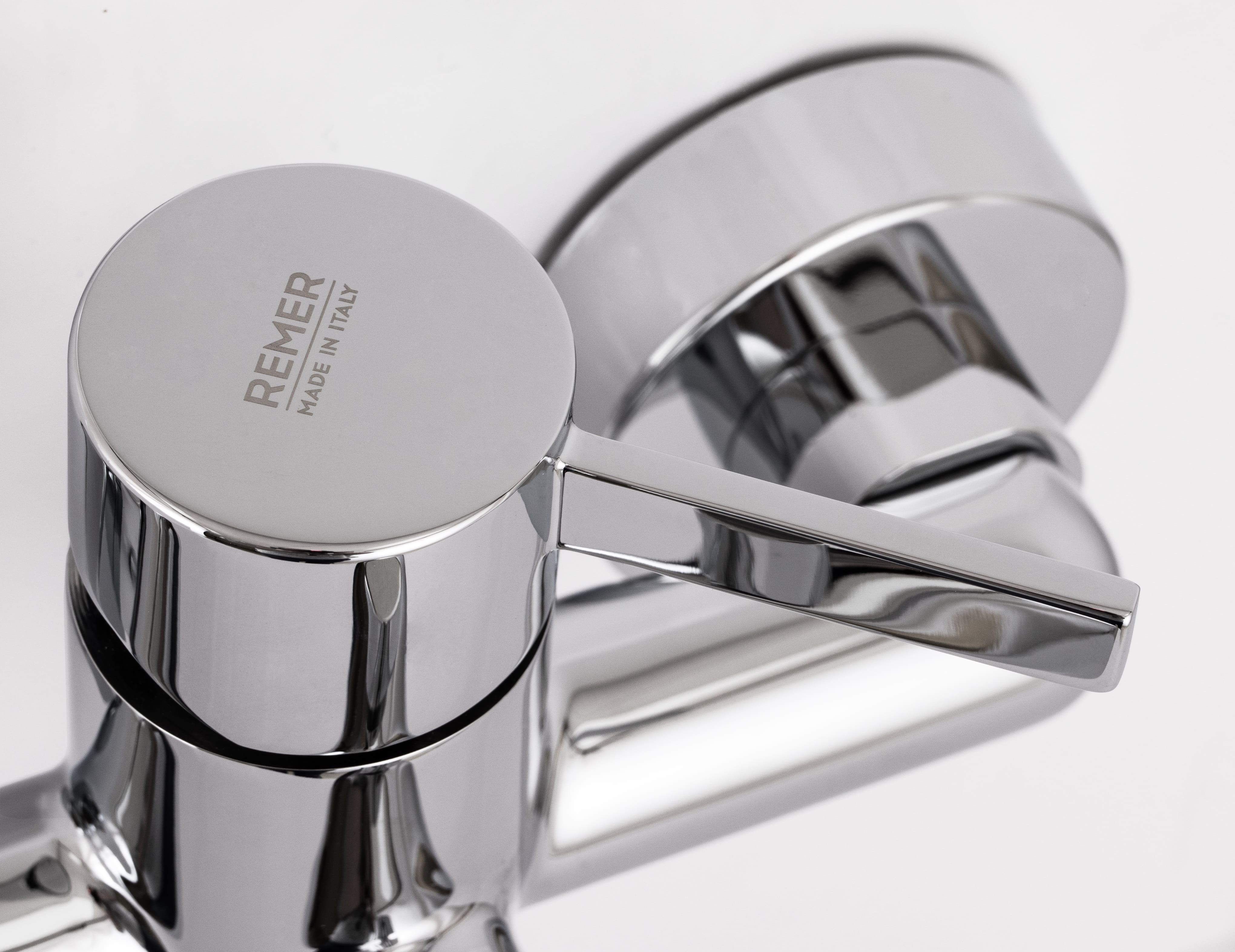 Смеситель для ванны настенный Remer Metrica MC02 (хром), с изливом