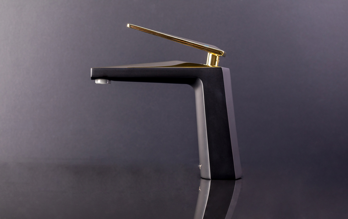 Смеситель на борт ванны Boheme Venturo 380-B (золотой, черный матовый), с изливом