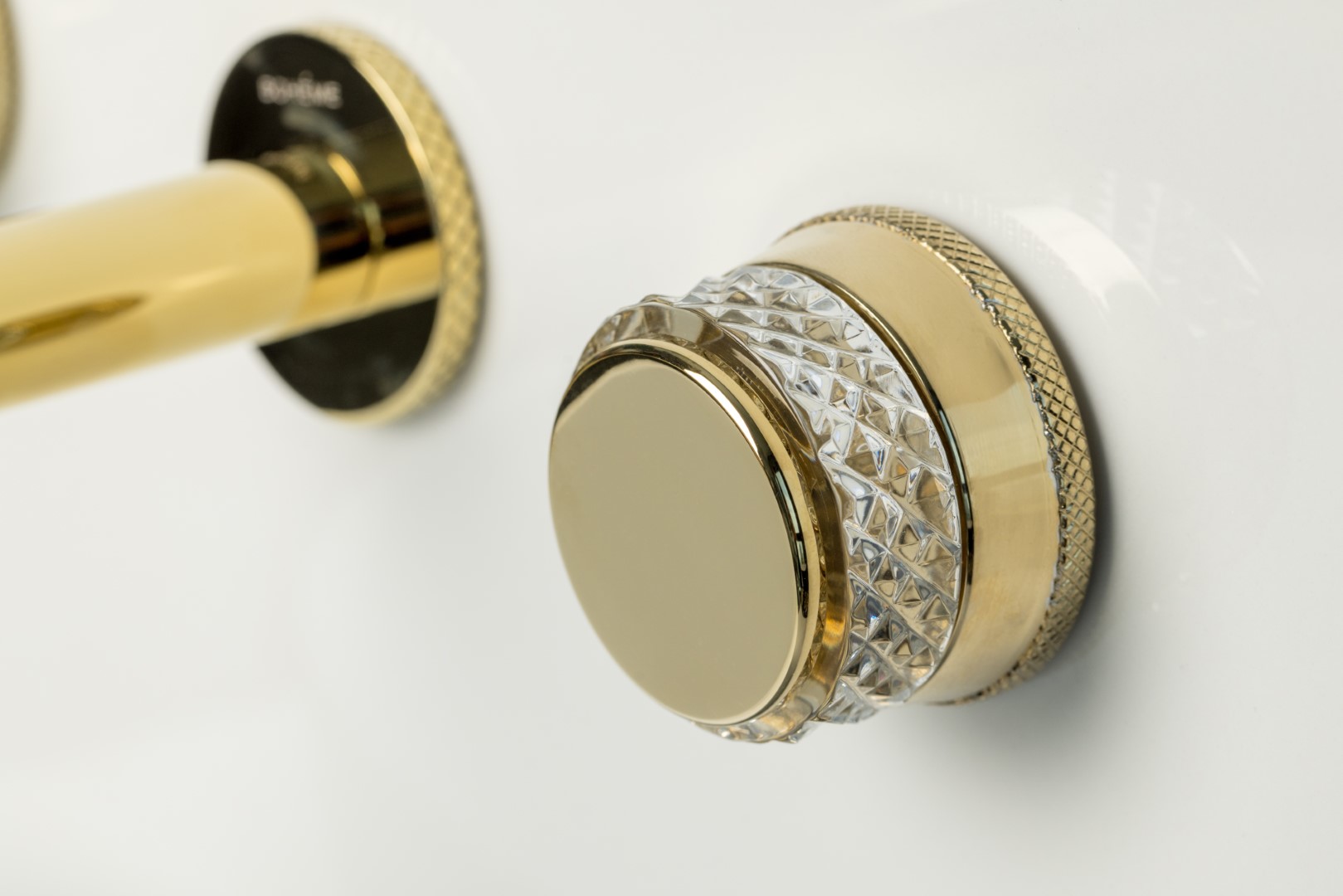 Смеситель для раковины скрытого монтажа Boheme Aura 152-2-G-A (золотой), без донного клапана