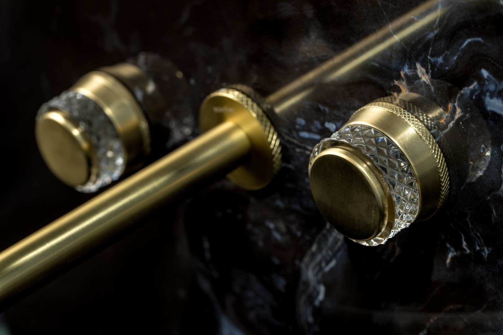 Смеситель для раковины скрытого монтажа Boheme Aura 152-2-MG-A (золото матовое), без донного клапана